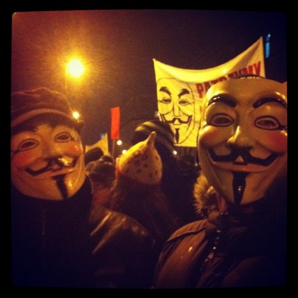 Протестующие в масках Гая Фокса